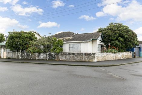 Photo of property in 80 Apu Crescent, Lyall Bay, Wellington, 6022