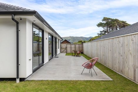 Photo of property in 22 Queen Charlotte Drive, Aotea, Porirua, 5024