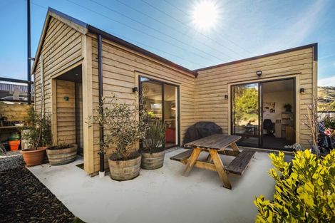 Photo of property in 2 Huxley Place, Lake Hayes, Queenstown, 9304