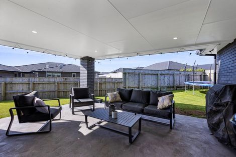 Photo of property in 10 Kararaina Close, Whalers Gate, New Plymouth, 4310