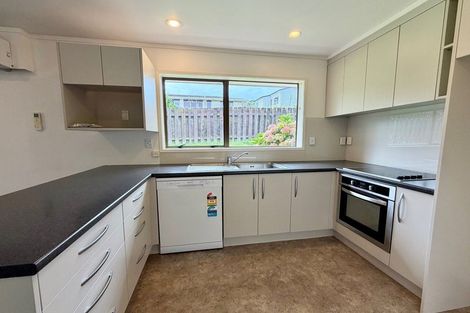 Photo of property in 1/28 Birman Close, Half Moon Bay, Auckland, 2012