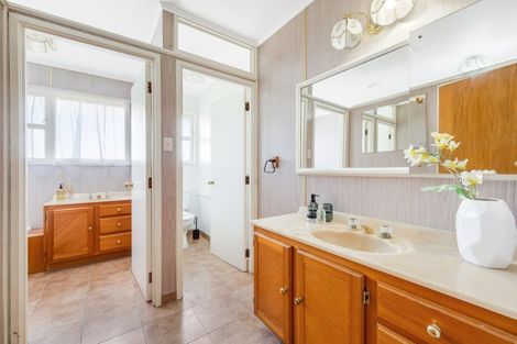 Photo of property in 71 Fisher Parade, Sunnyhills, Auckland, 2010