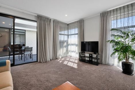 Photo of property in 8 Clinton Street, Fitzroy, New Plymouth, 4312