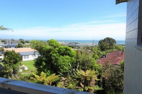 Photo of property in 2 Stanton Crescent, Karoro, Greymouth, 7805