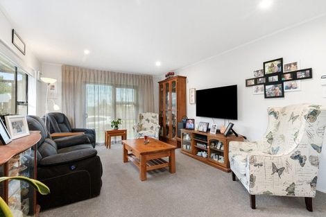 Photo of property in 2b Edgewater Parade, Waiuku, 2123