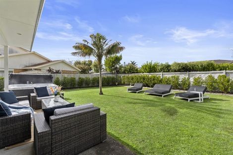 Photo of property in 22 Lakeside Drive, Orewa, 0931