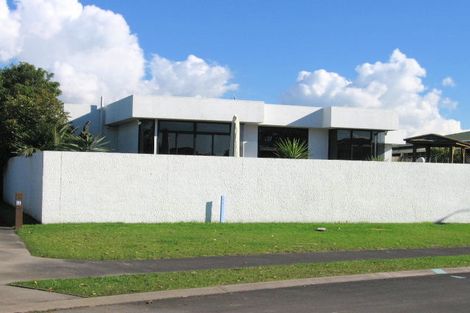 Photo of property in 10 Nickell Place, Orewa, 0931