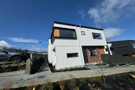 Photo of property in 2 Don Oliver Lane, Glen Eden, 0602