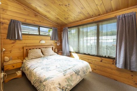 Photo of property in 71 Oregon Drive, Maoribank, Upper Hutt, 5018