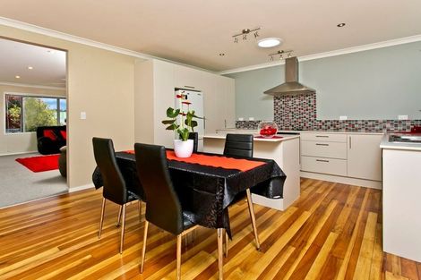 Photo of property in 115 Sunnynook Road, Forrest Hill, Auckland, 0620