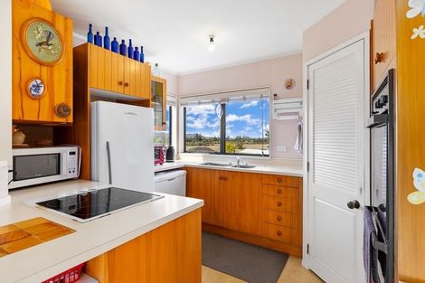 Photo of property in 28 Maori Hut Road, Red Beach, 0932