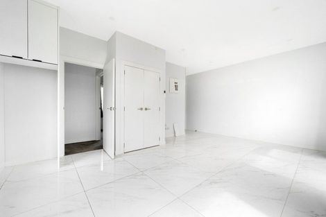 Photo of property in 4a Glenvil Lane, Te Atatu Peninsula, Auckland, 0610