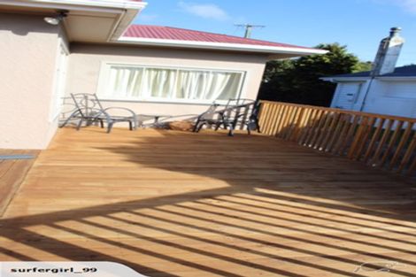 Photo of property in 21 Mexted Terrace, Tawa, Wellington, 5028
