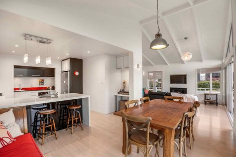 Photo of property in 84 Marine Parade, Mellons Bay, Auckland, 2014