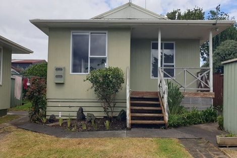 Photo of property in 5 Rapaki Place, Te Atatu Peninsula, Auckland, 0610
