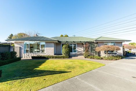 Photo of property in 17 Ilfracombe Place, Burnside, Christchurch, 8053