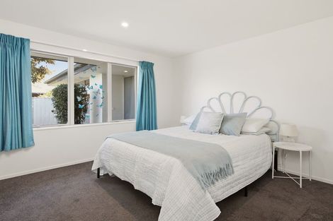 Photo of property in 10 Linkwater Way, Parklands, Christchurch, 8083