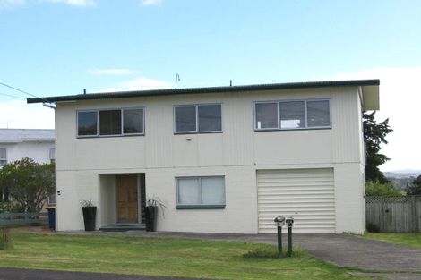 Photo of property in 5 Drome View Place, Beach Haven, Auckland, 0626