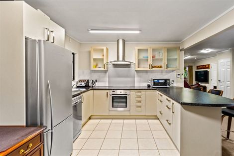 Photo of property in 560 Scenic Drive, Waiatarua, Auckland, 0612