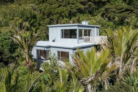Photo of property in 19 Rayner Road, Piha, New Lynn, 0772