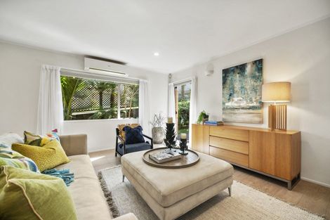 Photo of property in 3 Marbella Drive, Massey, Auckland, 0614