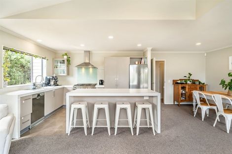 Photo of property in 31 Te Puia Drive, Aotea, Porirua, 5024