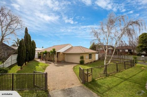 Photo of property in 11 Rosemead Place, Randwick Park, Auckland, 2105