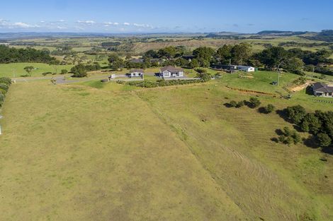 Photo of property in 21 Shine Road, South Head, Helensville, 0874