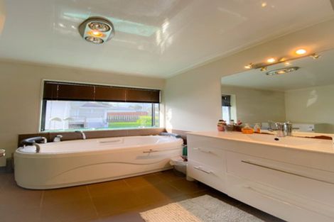 Photo of property in 27 Taupo Street, Green Bay, Auckland, 0604