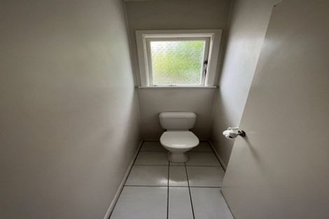 Photo of property in 2/160 East Coast Road, Forrest Hill, Auckland, 0620