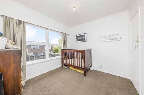 Photo of property in 1/9 Brunton Place, Glenfield, Auckland, 0629