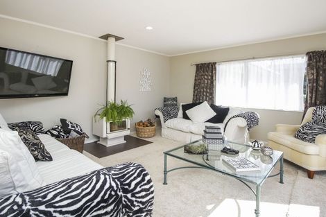 Photo of property in 49 Garton Drive, Massey, Auckland, 0614