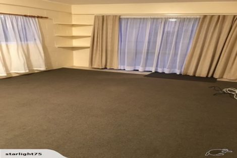 Photo of property in 30 Tupaki Place, Pakuranga Heights, Auckland, 2010