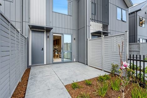 Photo of property in 14 Port Way, Rosehill, Papakura, 2113