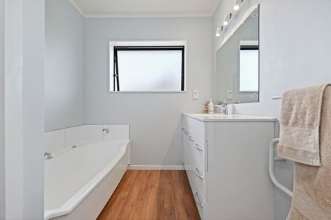 Photo of property in 19 Dallinger Street, St Andrews, Hamilton, 3200