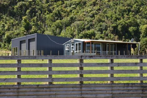 Photo of property in 177 Te Mahoe Road, Mokau, 4376