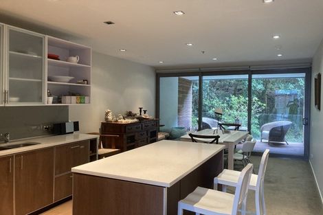 Photo of property in Patent 326 Apartments, 204s/326 Evans Bay Parade, Hataitai, Wellington, 6021