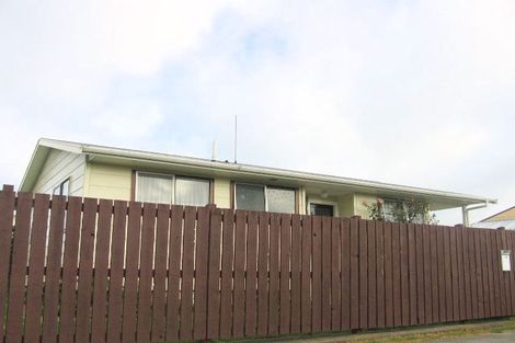 Photo of property in 14 Chatsworth Place, Highbury, Palmerston North, 4412