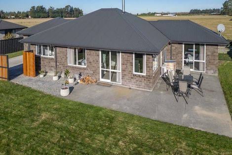 Photo of property in 15 Ruru Place, Oxford, 7430