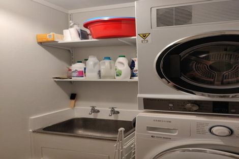 Photo of property in 17a Kingsbridge Place, Newlands, Wellington, 6037