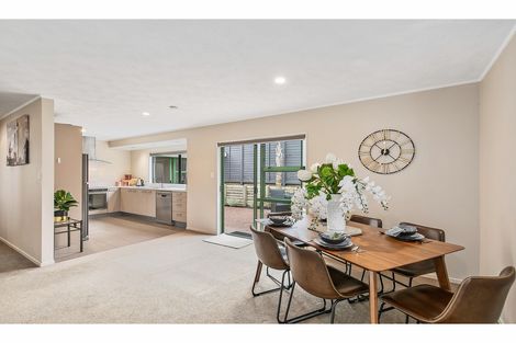 Photo of property in 1/5 Masterton Road, Rothesay Bay, Auckland, 0630