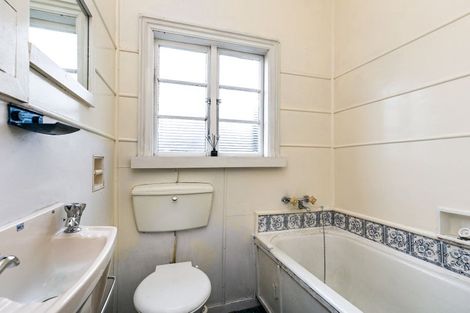 Photo of property in 25 Newman Terrace, Thorndon, Wellington, 6011