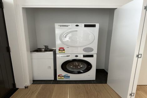 Photo of property in 175c Sutherland Road, Lyall Bay, Wellington, 6022