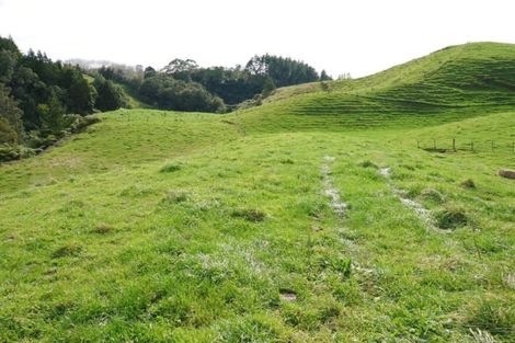 Photo of property in 890 Mangorei Road, Mangorei, New Plymouth, 4371
