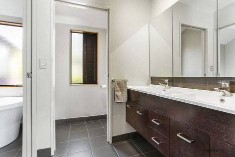 Photo of property in 19 Cochran Road, Oratia, Auckland, 0604