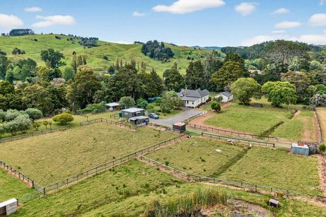 Photo of property in 32 Franklin Road, Paparoa, 0571