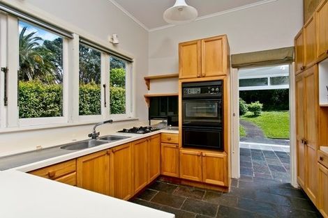 Photo of property in 118 Queen Street, Northcote Point, Auckland, 0627