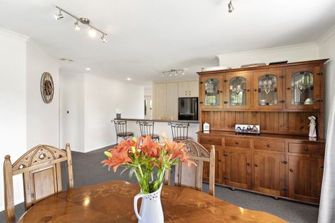 Photo of property in 2 Daffodil Grove, Carterton, 5713