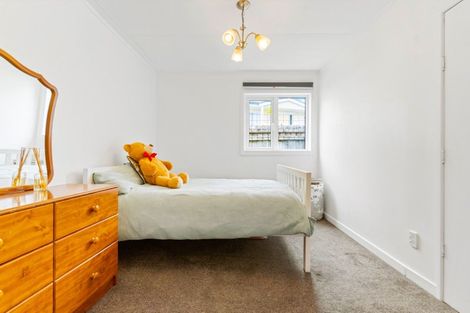 Photo of property in 17 Paramu Avenue, Birkdale, Auckland, 0626