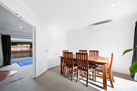 Photo of property in 50 Waiwherowhero Drive, St Andrews, Hamilton, 3200